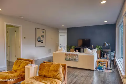 300 Syndicate Rd, Williamstown, MA 01267 photo 9