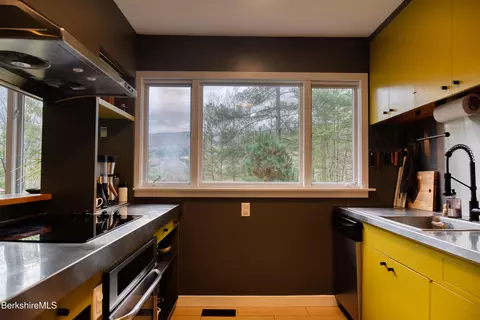 300 Syndicate Rd, Williamstown, MA 01267 photo 13