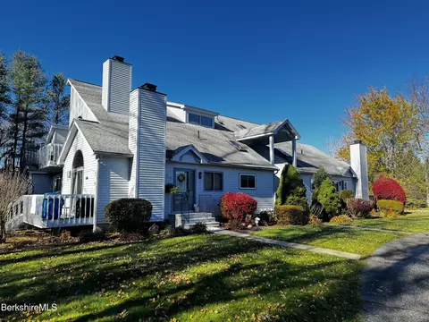 pondview dr, Pittsfield, MA 01201