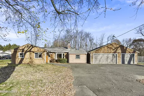 884 W Housatonic St, Pittsfield, MA 01201