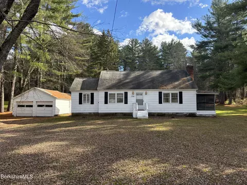 1114 County Rd, Sheffield, MA 01257