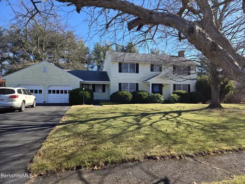 41 Stonehenge Rd, Pittsfield, MA 01201