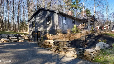3 Pothul Dr, Great Barrington, MA 01230