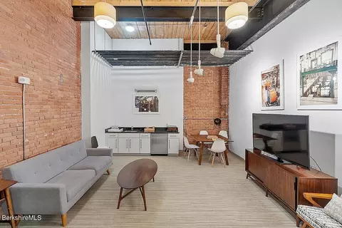 160 Water St #311, Williamstown, MA 01267