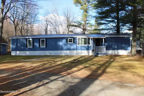 4 Brunet Pl, Hinsdale, MA 01235