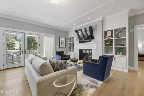 165 Kemble St #10, Lenox, MA 01240