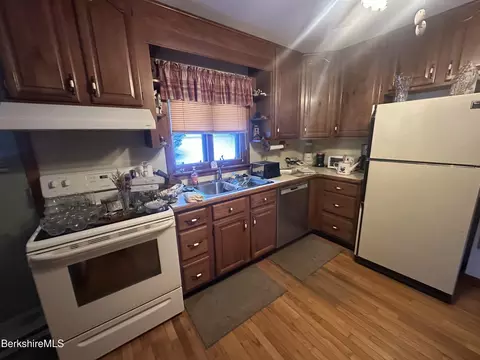 320 Pleasant St, Lee, MA 01238 photo 9