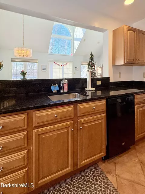 9521 Mountainside Dr, Hancock, MA 01237 photo 12