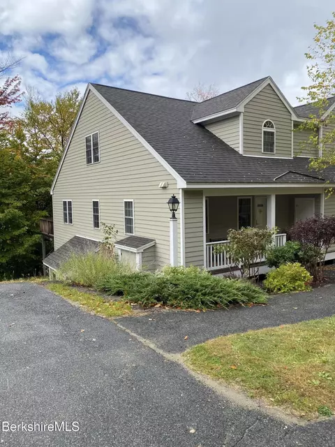 9521 Mountainside Dr, Hancock, MA 01237 photo 2