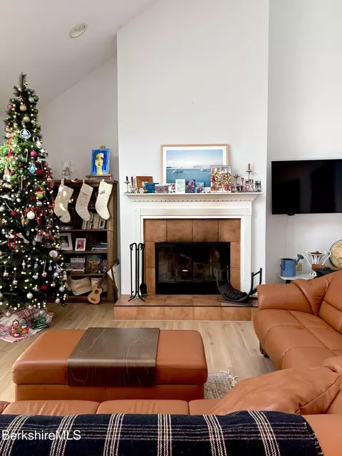9521 Mountainside Dr, Hancock, MA 01237 photo 9