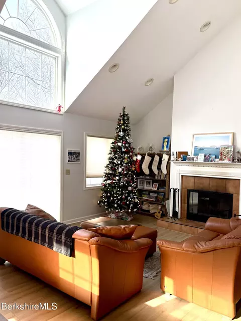 9521 Mountainside Dr, Hancock, MA 01237 photo 8