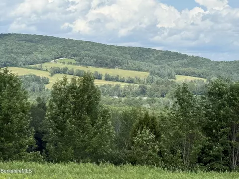 4 Upper Rd, Lanesborough, MA 01237