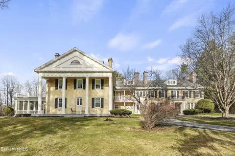 57 Main St #4, Stockbridge, MA 01262