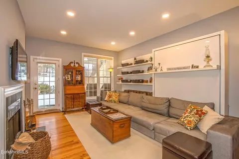 1136 Barker Rd #25, Pittsfield, MA 01201