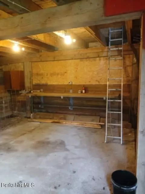 201 Loop Rd, Savoy, MA 01256 photo 9