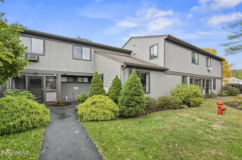 231 S Hemlock Ln, Williamstown, MA 01267