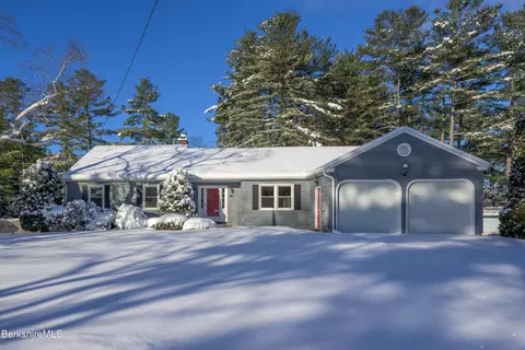 40 Leroi Dr, Pittsfield, MA 01201