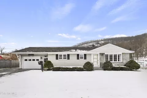 40 Gunther St, North Adams, MA 01247