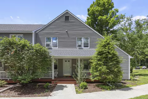 880 East St #16D, Lee, MA 01238