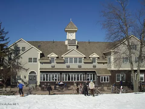 37 Corey Rd #806, Hancock, MA 01237