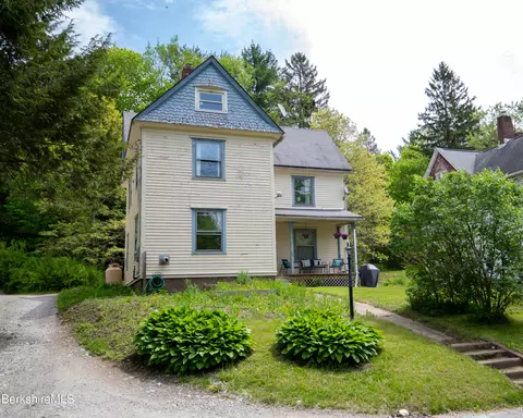 26 High St, West Stockbridge, MA 01266