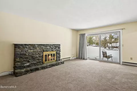 54 Churchill Crst #54, Pittsfield, MA 01201