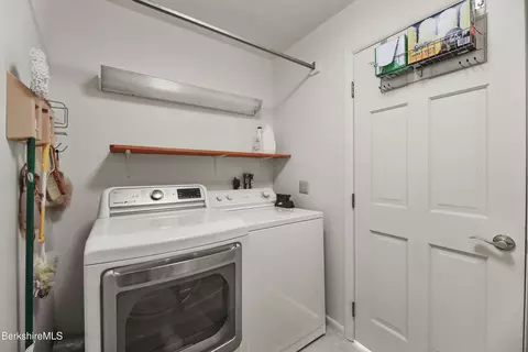 266 Appleton Ave, Pittsfield, MA 01201 photo 14