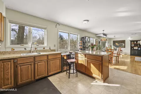 266 Appleton Ave, Pittsfield, MA 01201 photo 4
