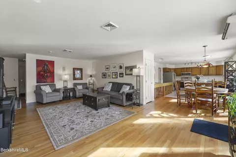 266 Appleton Ave, Pittsfield, MA 01201 photo 2