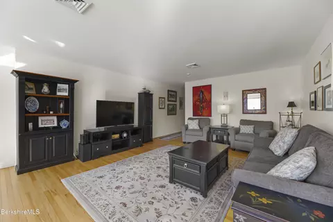 266 Appleton Ave, Pittsfield, MA 01201 photo 6