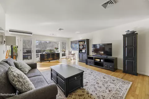 266 Appleton Ave, Pittsfield, MA 01201 photo 5