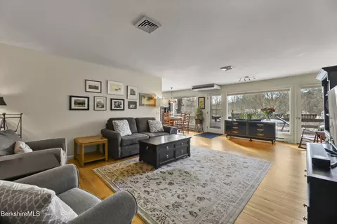 266 Appleton Ave, Pittsfield, MA 01201