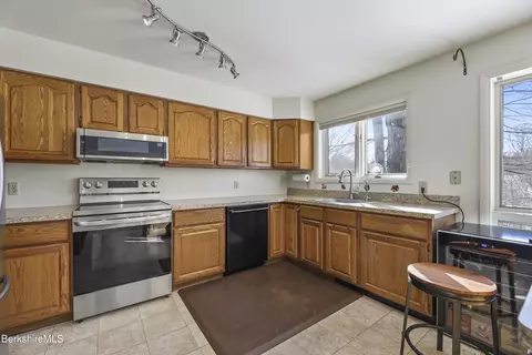 266 Appleton Ave, Pittsfield, MA 01201 photo 9