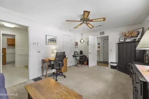 266 Appleton Ave, Pittsfield, MA 01201 photo 11