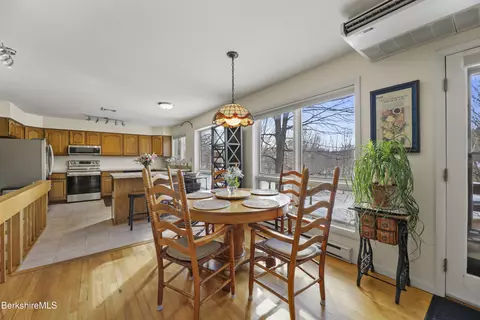 266 Appleton Ave, Pittsfield, MA 01201 photo 3