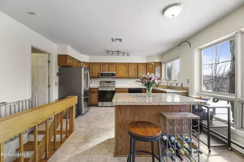 266 Appleton Ave, Pittsfield, MA 01201 photo 7