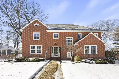 32 Brunswick St, Pittsfield, MA 01201