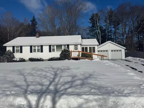 79 Oak St Ext, Dalton, MA 01226