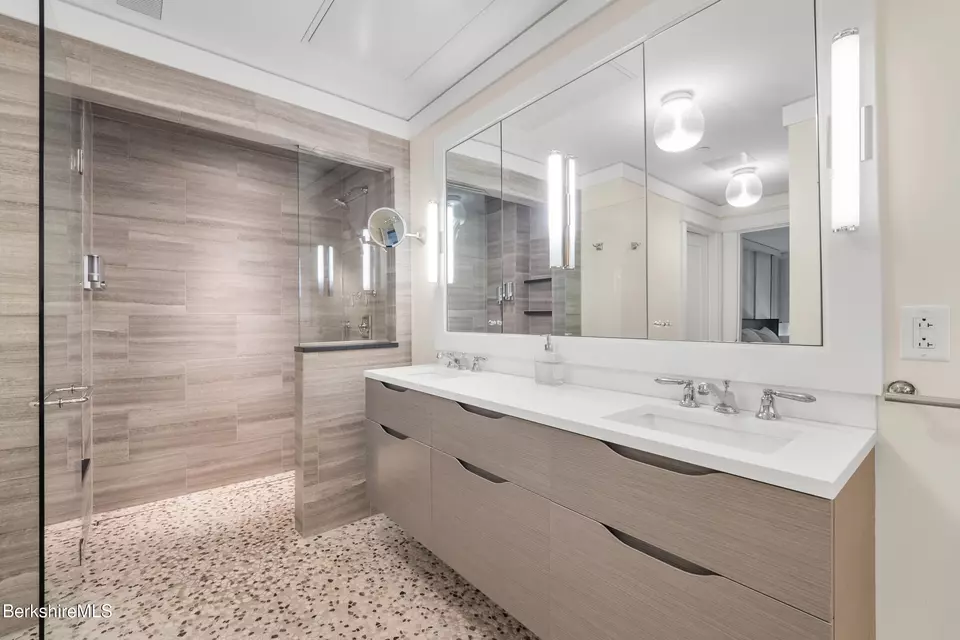 Bath - 165 Kemble St #18, Lenox, MA 01240 photo 3 of 6