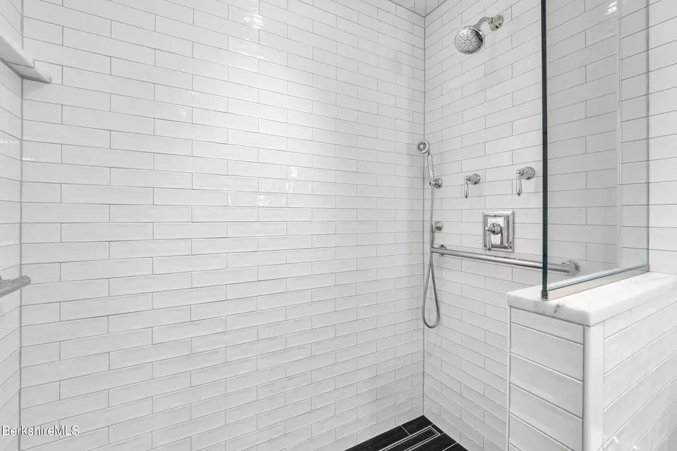 Bath - 165 Kemble St #18, Lenox, MA 01240 photo 6 of 6