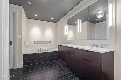 Bath - 165 Kemble St #18, Lenox, MA 01240 photo 1 of 6