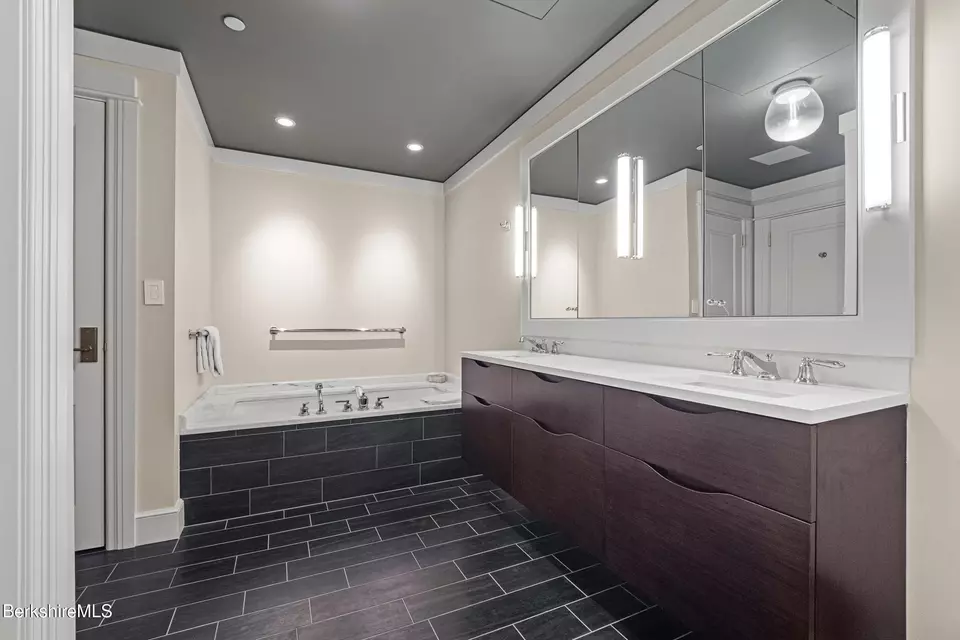 Bath - 165 Kemble St #18, Lenox, MA 01240 photo 1 of 6