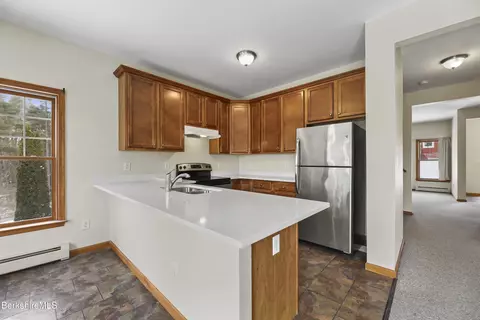 6 W Rose Ct, Great Barrington, MA 01230
