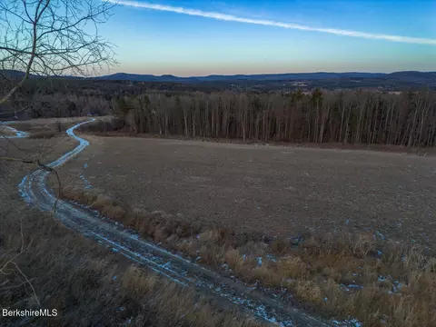 9 E Baldwin Hl, Egremont, MA 01230