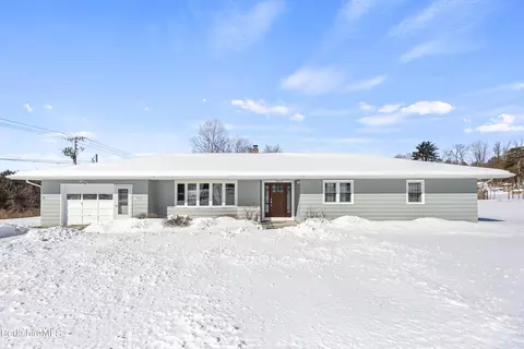 147 E Harbor Rd, Cheshire, MA 01225