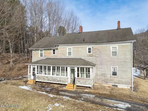 3 Apple St, Stockbridge, MA 01262