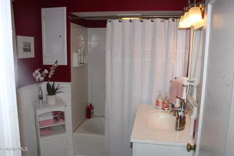 Bath - 576 North St, Windsor, MA 01270 photo 1 of 2