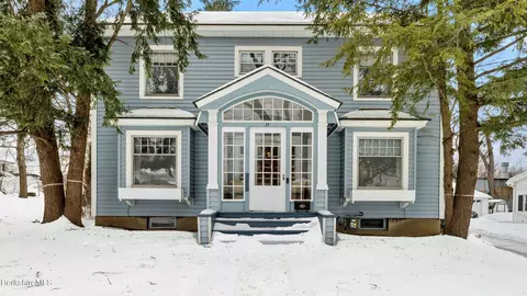 11 Harding St, Pittsfield, MA 01201
