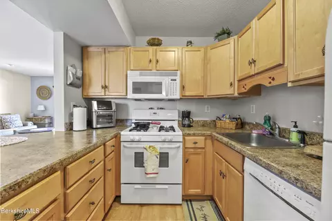 Kitchen - 5 Rolling # -1, Lenox, MA 01240 photo 2 of 2
