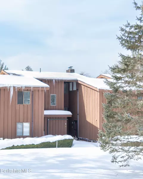 59 Churchill Crst #59, Pittsfield, MA 01201